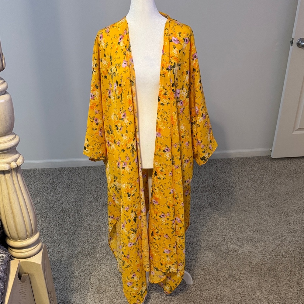 Peach Love California Yellow Floral Cape